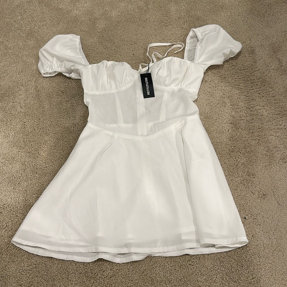 NWT PrettyLittleThing Petite White Shortsleeve Mini Dress Size 2 Brand New